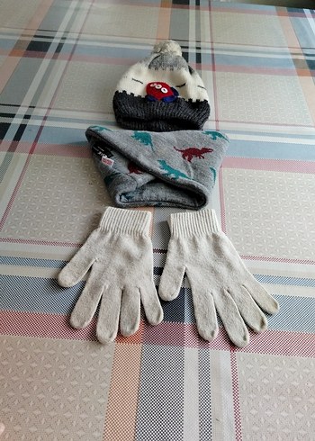 Gri Erkek Çocuk Triko Eldiven şapka boyunuk 3patçafiyatı 5x6 yaş - Görsel 3