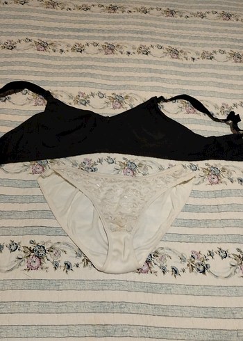 Vintage Goth Siyah Sütyen ve Beyaz Külot - Görsel 2