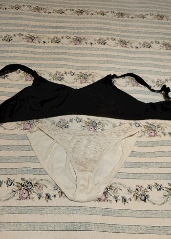 Vintage Goth Siyah Sütyen ve Beyaz Külot - Görsel 3