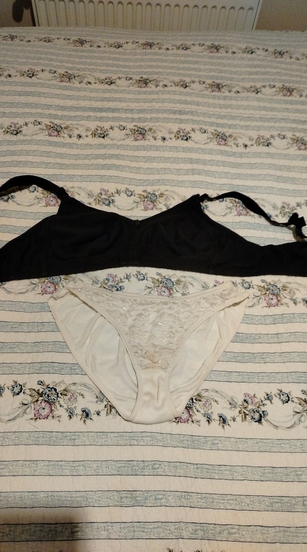 Vintage Goth Siyah Sütyen ve Beyaz Külot - Görsel 3