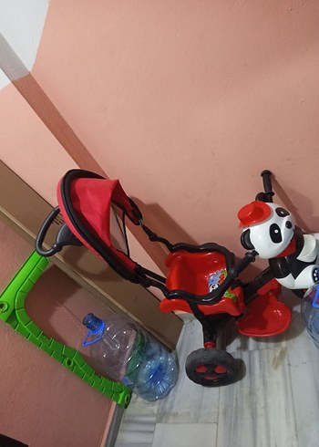 Kırmızı Renkli Panda Figürlü Üç Tekerlekli Bisiklet