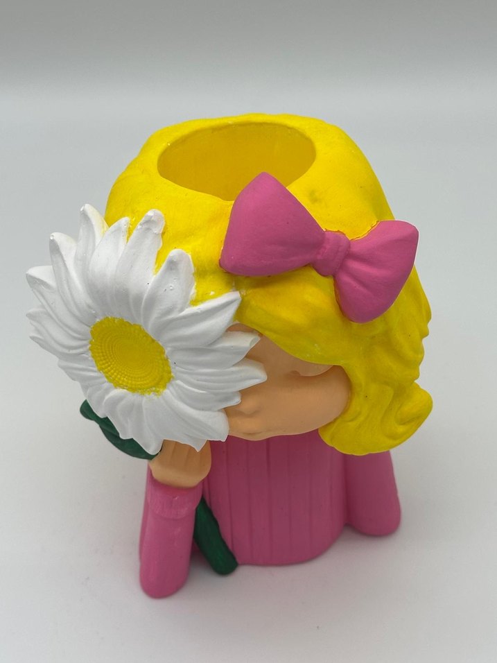 Pembe Fiyonk Detaylı Çiçekli Kız Biblo - Görsel 4