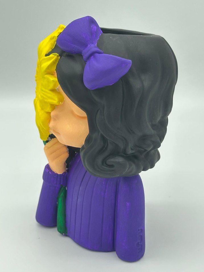 Mor Fiyonklu Kız Figürü - Görsel 3