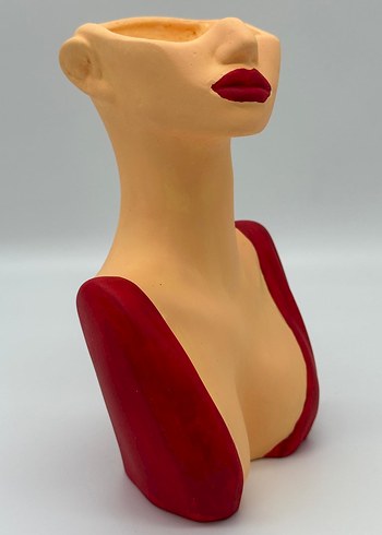 Kırmızı Detaylı Kadın Figürü - Görsel 2