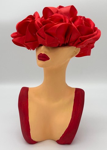 Kırmızı Detaylı Kadın Figürü - Görsel 4