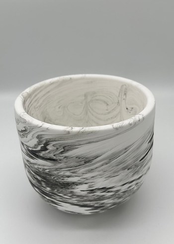 Gri desenli beyaz  vazo - Görsel 2