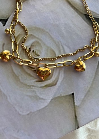 Zincir Detaylı Kalpli Altın Renk Kadın Bileklik - Görsel 3