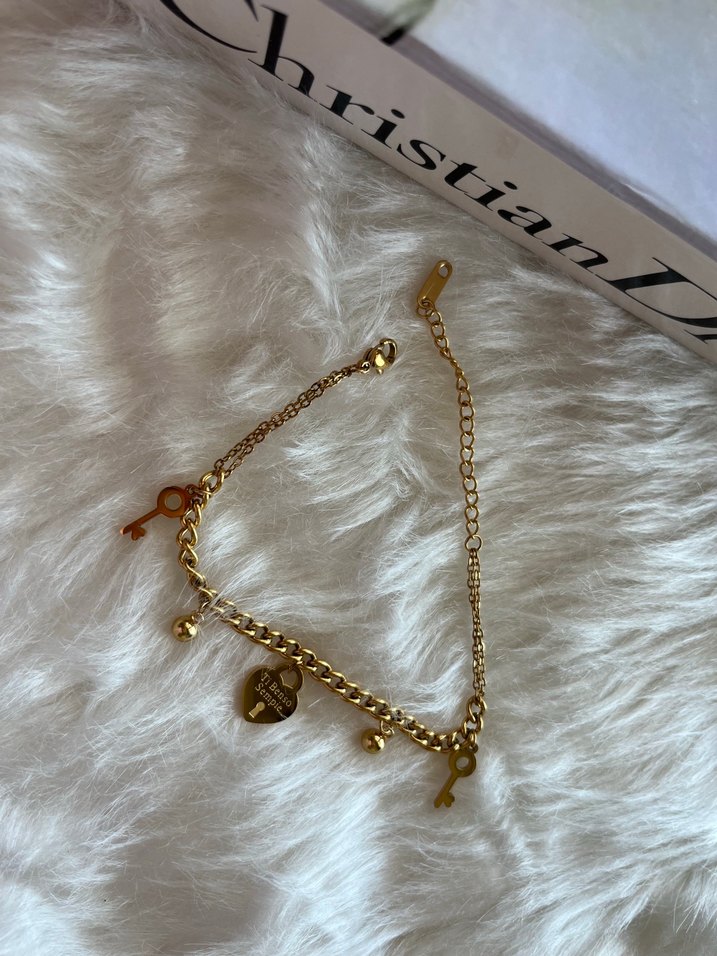 Zincir Detaylı Parlak Altın Kadın Bileklik - Görsel 4