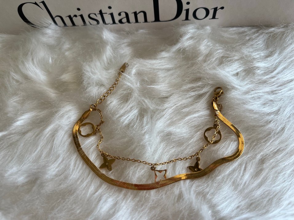 Zincir Detaylı Parlak Altın Bileklik - Görsel 3