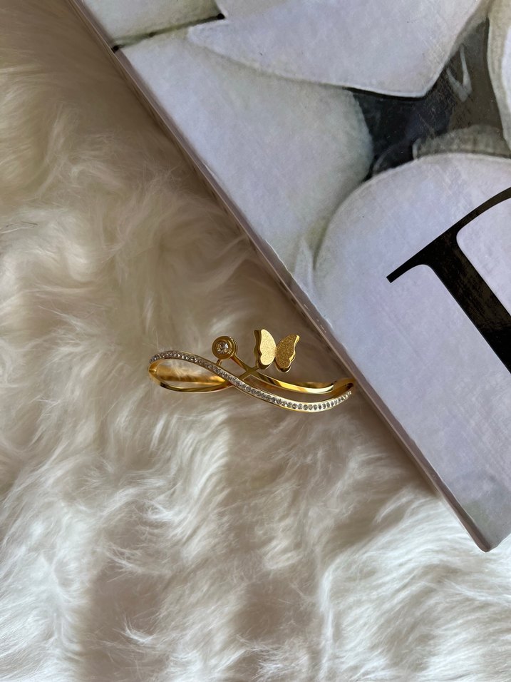 Parıltılı Kelebek Detaylı Altın Bileklik Kelepçe - Görsel 2