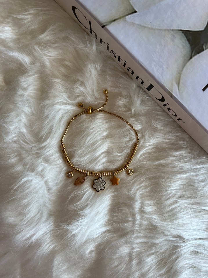 Altın Renk Zincir Detaylı Çiçek Bileklik - Görsel 3