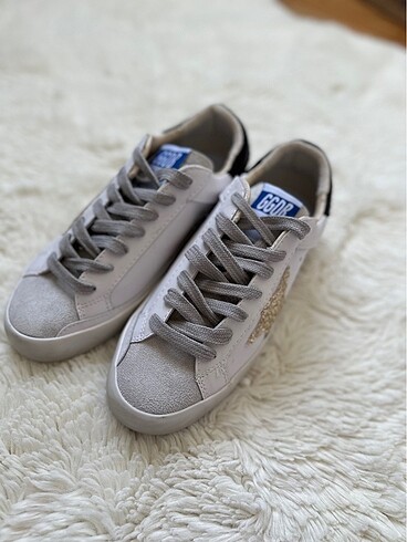 36 Beden beyaz Renk GOLDEN GOOSE