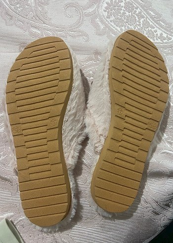 Beyaz Kürklü Kadın Ev Terliği - Görsel 4