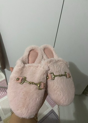 Beyaz Kürklü Kadın Ev Terliği - Görsel 3