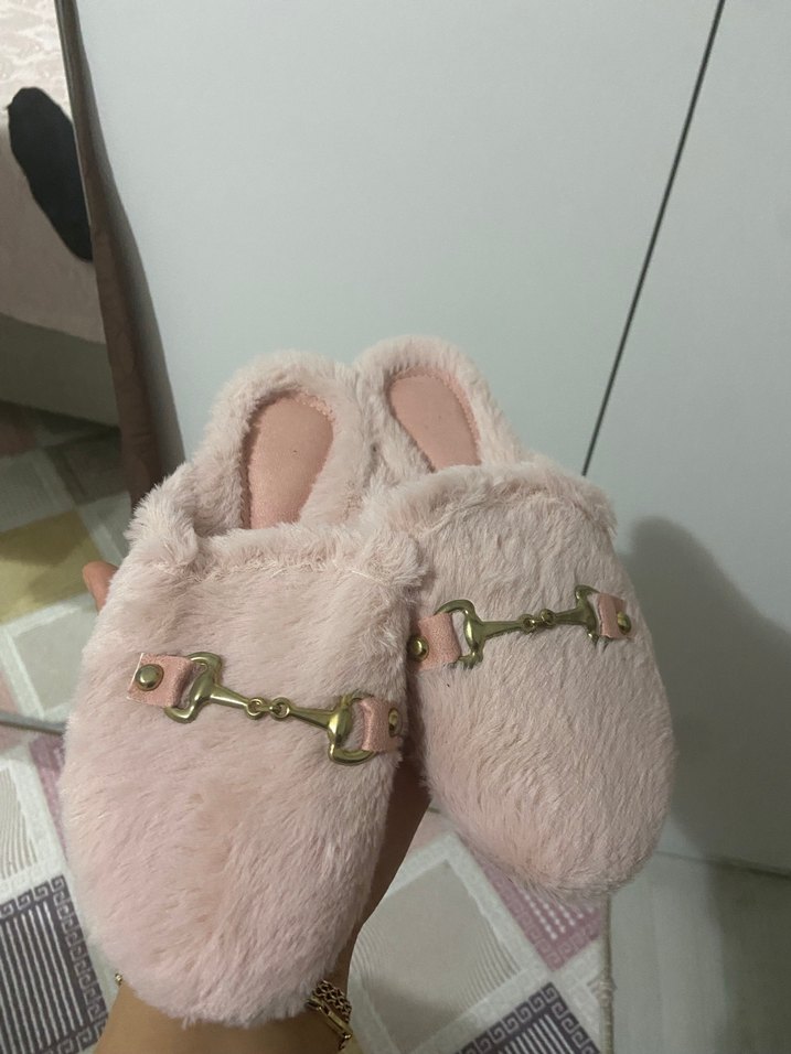 Beyaz Kürklü Kadın Ev Terliği - Görsel 2