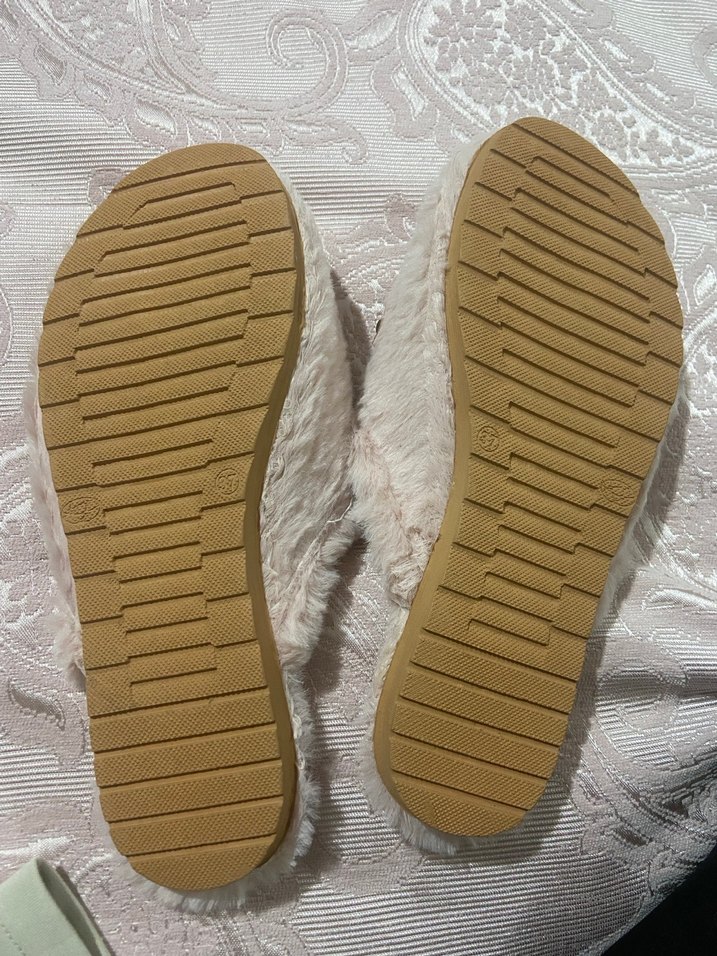 Beyaz Kürklü Kadın Ev Terliği - Görsel 4