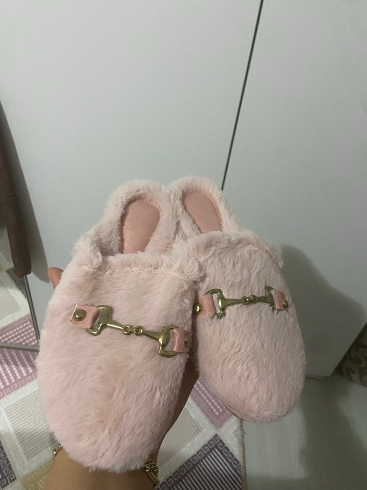 Beyaz Kürklü Kadın Ev Terliği - Görsel 3