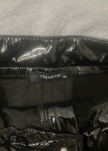 Siyah Parlak Deri Mini Etek - Görsel 3