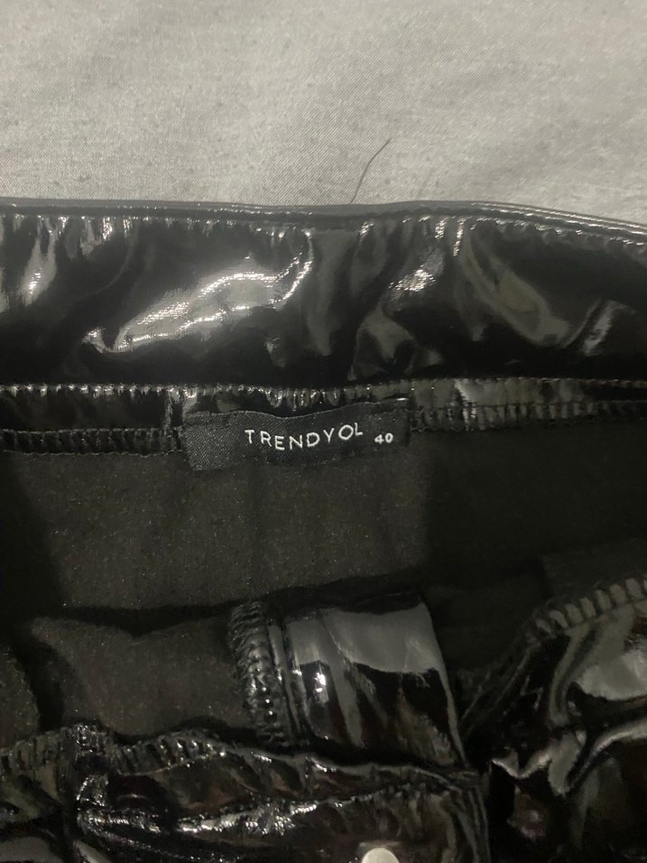 Siyah Parlak Deri Mini Etek - Görsel 3