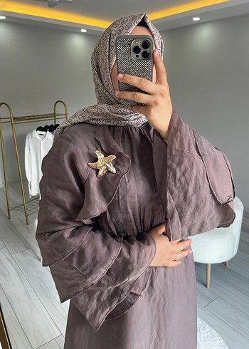 s Beden Nakışlı, Yüksek Yakalı Uzun Kahverengi Elbise