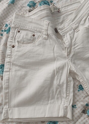 Kadın beyaz şort - Görsel 4