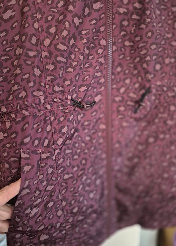 Bordo Leopar Desenli Fermuarlı Kadın yağmurluk - Görsel 3