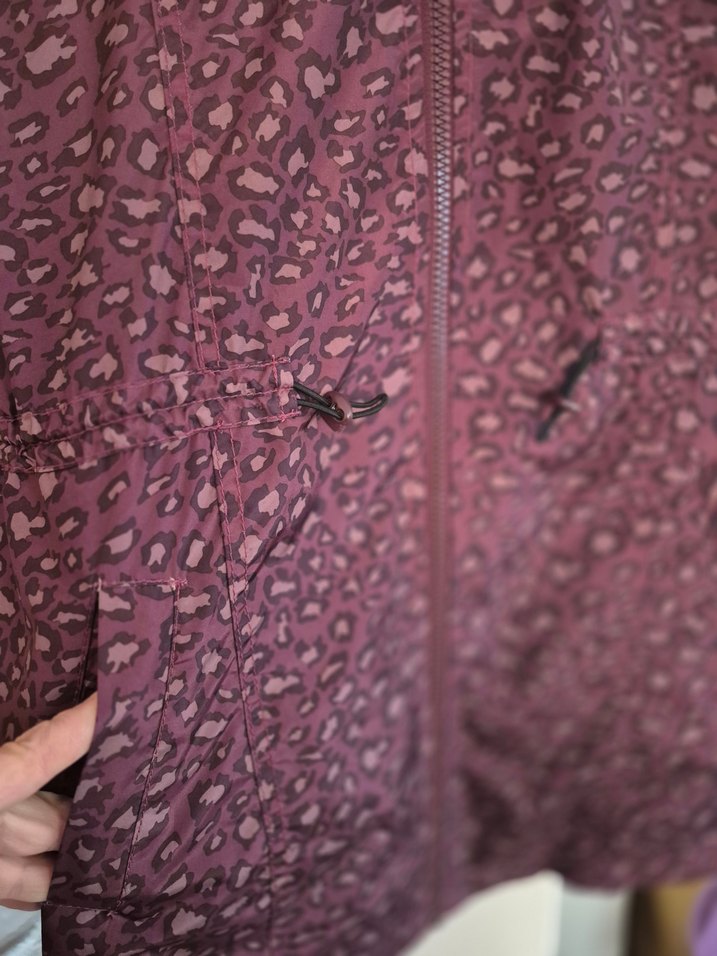 Bordo Leopar Desenli Fermuarlı Kadın yağmurluk - Görsel 3