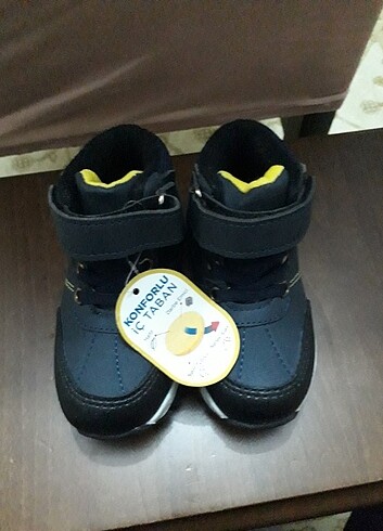 22 Beden lacivert Renk 22 numara yellow kids sıfır