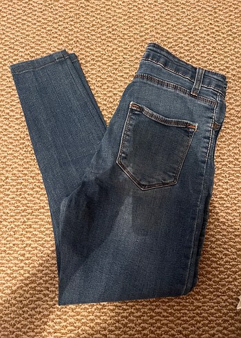 28 Beden Kadın Gri Denim Kemerli Jean