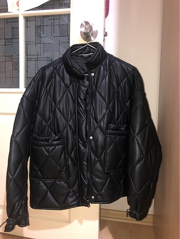 ZARA MONT
