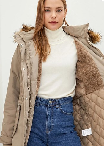 Bej Kadın Suni Kürk Detaylı Rahat Mont - Görsel 3