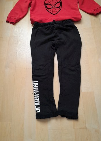 Erkek Çocuk Kırmızı Baskılı Sweatshirt ve Siyah Eşofman - Görsel 4