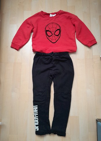 Erkek Çocuk Kırmızı Baskılı Sweatshirt ve Siyah Eşofman - Görsel 2