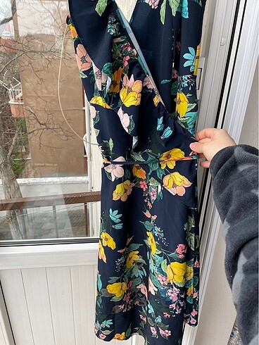 m Beden mavi Renk Bershka M beden çiçekli elbise