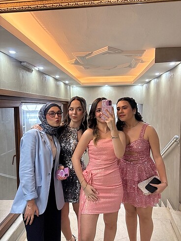 Diğer PEMBE PAYETLİ ELBİSE