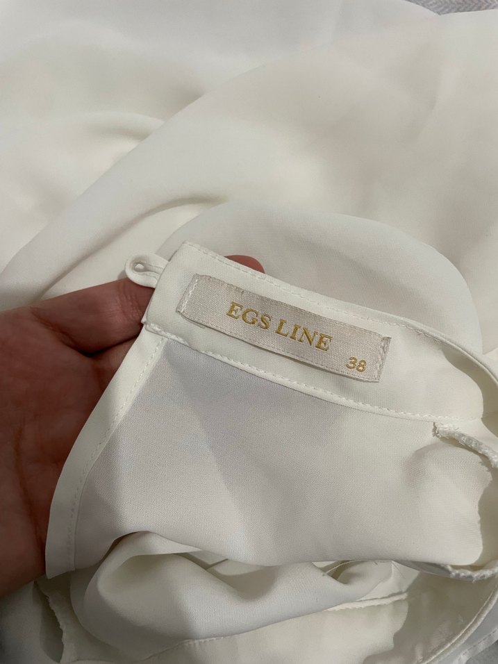 sırtı düğmeli bluz - Görsel 4