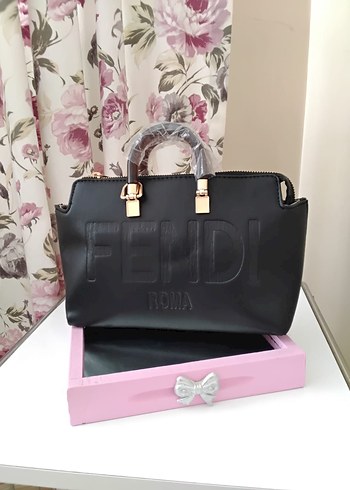Fendi Siyah Deri Kadın Çanta