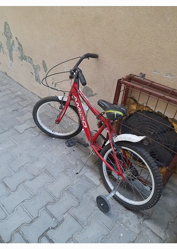 Kırmızı Çocuk Bisikleti