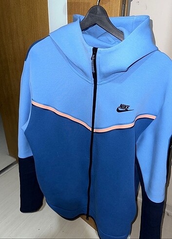 Nike tech
