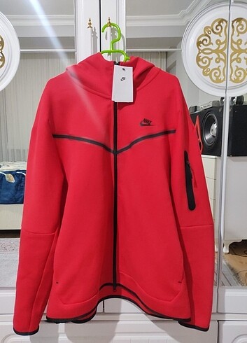 Nike Tech