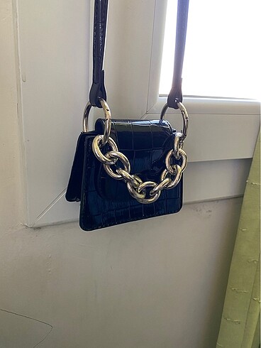 stradivarius siyah mini kapitone canta