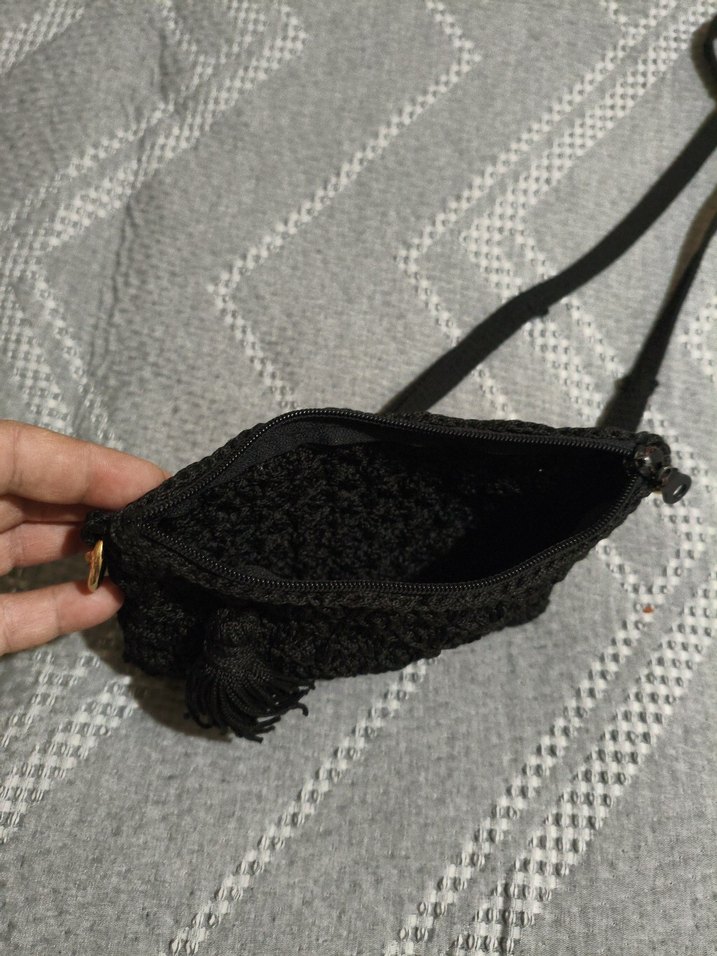 Püsküllü Siyah Örgü Kadın Çanta - Görsel 3