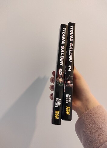 Attack on Titan (Titana Saldırı) mangasının 2 ve 6. Ciltleri