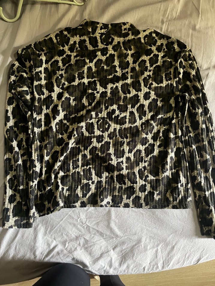 Kadın  Yılan Desenli Pilili Balıkçı Yaka Bluz - Görsel 3