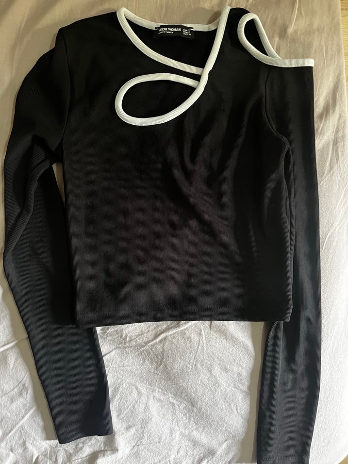 Uzun Kollu Siyah Minimalist Bluz - Görsel 3