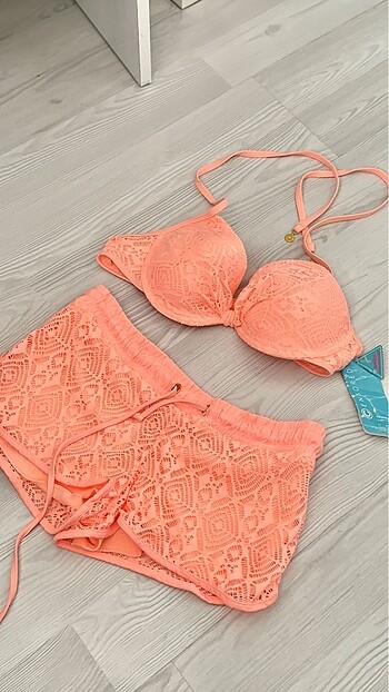 şortlu bikini takım