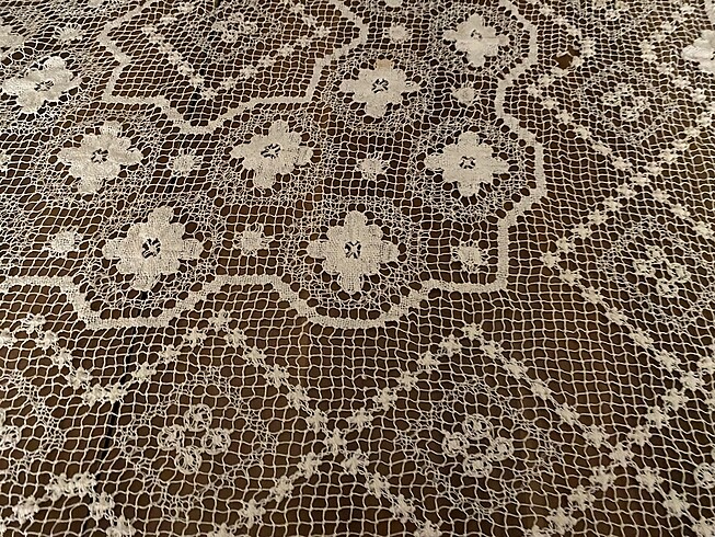 Taç Dantel masa örtüsü