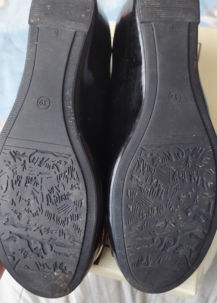 Bambi Fiyonklu Dolgu Topuklu Rugan Ayakkabı  - Görsel 3