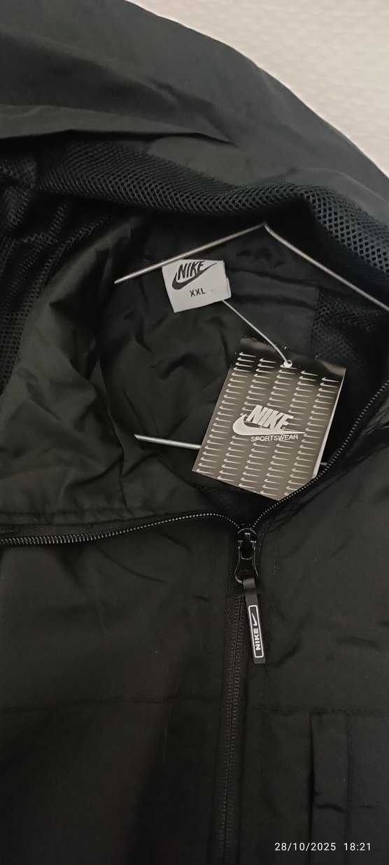 Nike Siyah Fermuarlı Uzun Kollu Yağmurluk - Görsel 2