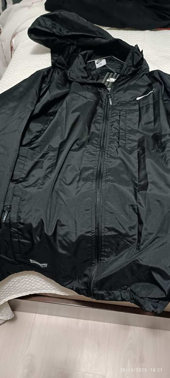 Nike Siyah Fermuarlı Uzun Kollu Yağmurluk - Görsel 5